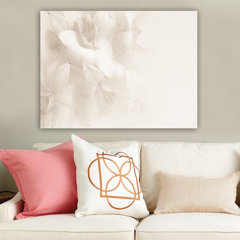 Canvastavla 70x100 cm - Mjuka blommor i subtila nyanser av vitt - Vit / Ljusbeige - Inredning - Tavlor & posters - Canvastavla