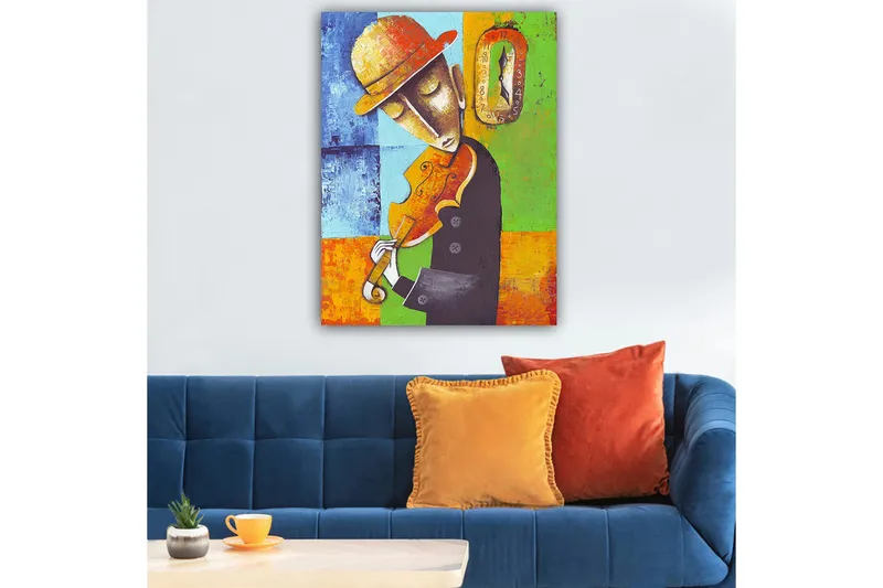 Canvastavla 70x100 cm - Musiker som spelar fiol, klädd i svart med en gul hatt, omgiven av färgglada geometriska former - Orange / Grön / Blå - Inredning - Tavlor & posters - Canvastavla