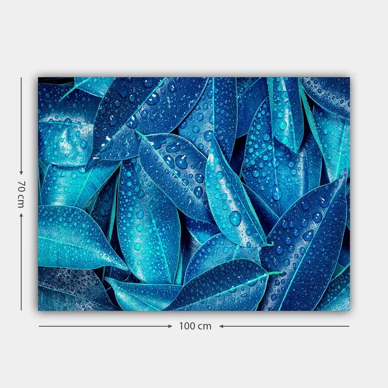 Canvastavla 70x100 cm - Närbild av vattendroppar på gröna blad som skapar en fräsch och livfull känsla - Blå / Turkos - Inredning - Tavlor & posters - Canvastavla