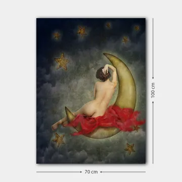 Canvastavla 70x100 cm - Naken kvinna sitter på en halvmåne omgiven av stjärnor och moln - Guld / Röd / Beige - Inredning - Tavlor & posters - Canvastavla