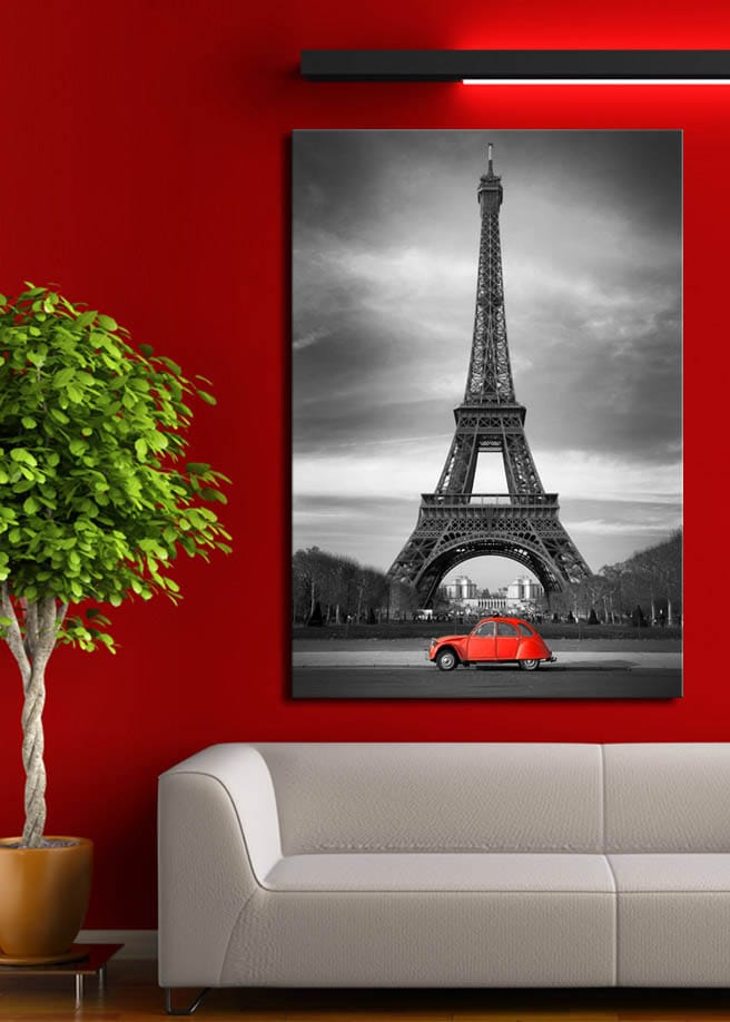 Canvastavla 70x100 cm - Röd bil framför Eiffeltornet i svartvitt - Röd / Svart / Grå - Inredning - Tavlor & posters - Canvastavla