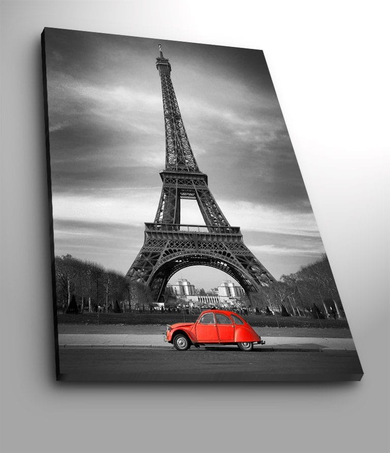 Canvastavla 70x100 cm - Röd bil framför Eiffeltornet i svartvitt, Röd / Svart / Grå