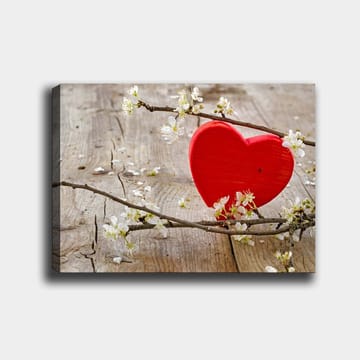 Canvastavla 70x100 cm - Röd hjärta omgiven av blommor på en träyta - Röd / Vit - Inredning - Tavlor & posters - Canvastavla