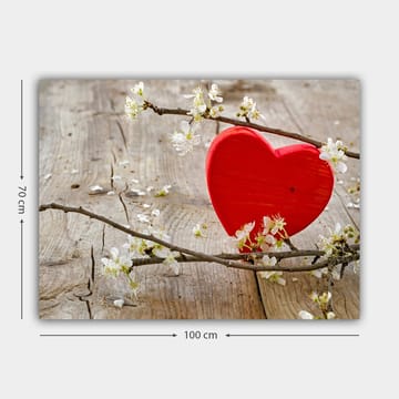 Canvastavla 70x100 cm - Röd hjärta omgiven av blommor på en träyta - Röd / Vit - Inredning - Tavlor & posters - Canvastavla