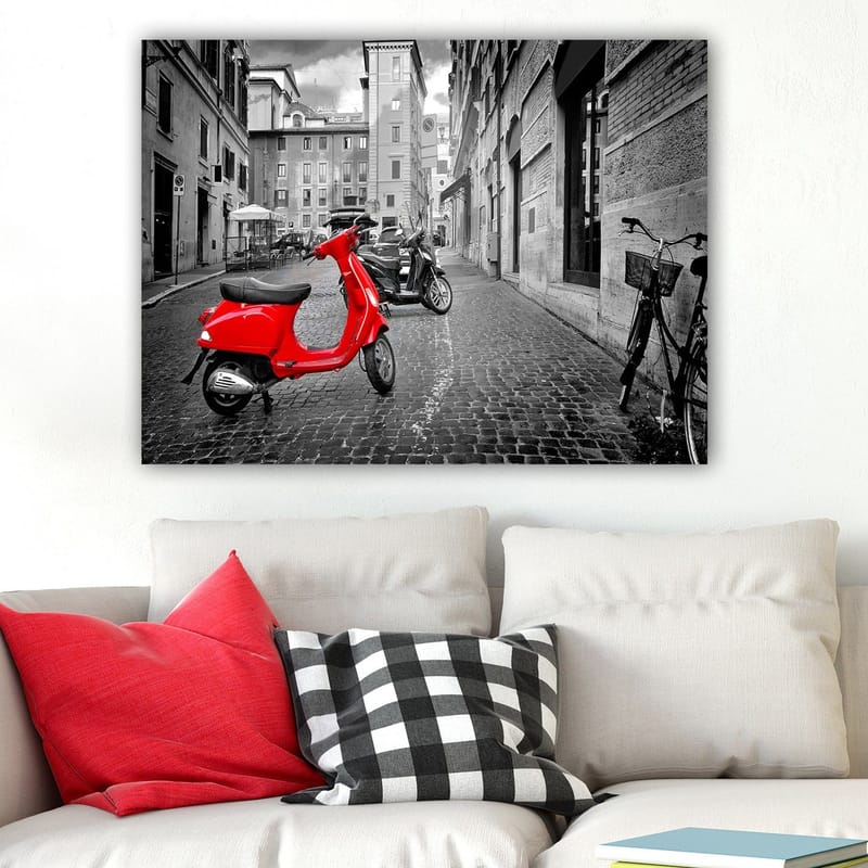 Canvastavla 70x100 cm - Röd scooter står i en svartvit stadsmiljö med kullerstensgator och byggnader - Röd / Svart / Grå - Inredning - Tavlor & posters - Canvastavla
