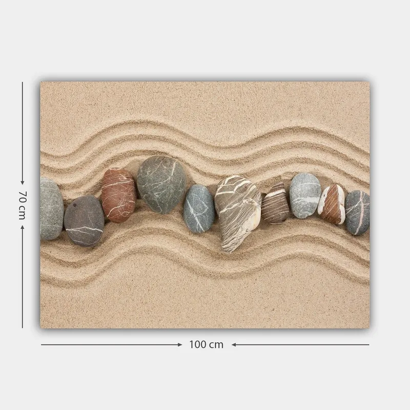 Canvastavla 70x100 cm - Rad av släta stenar placerade på en sandig yta med vågiga mönster - Sandbeige / Grå / Rödbrun - Inredning - Tavlor & posters - Canvastavla