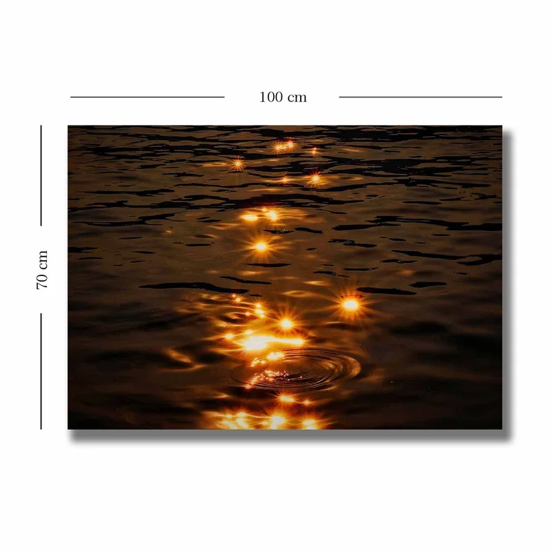 Canvastavla 70x100 cm - Reflektioner av solens ljus på en stilla vattenyta - Guld / Mörkbrun - Inredning - Tavlor & posters - Canvastavla