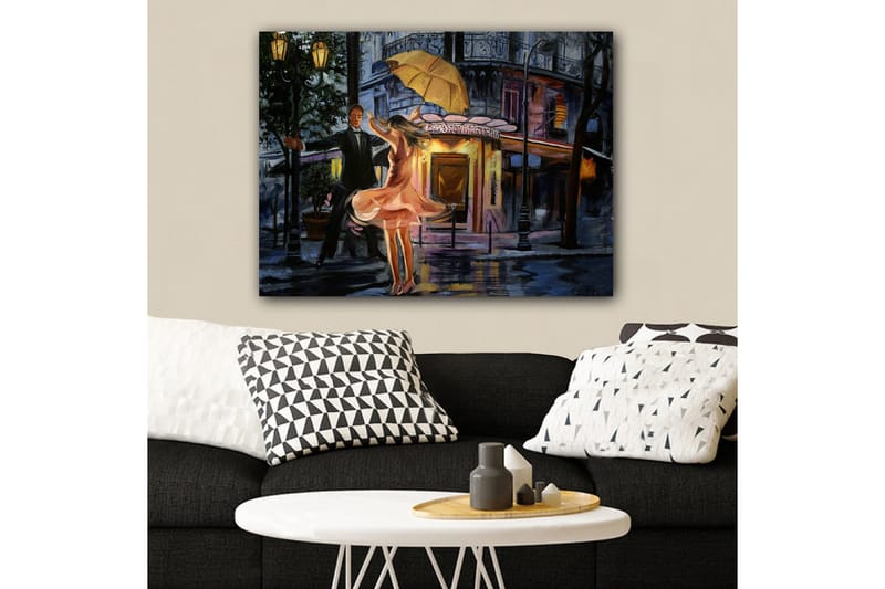 Canvastavla 70x100 cm - Romantisk dansande par under ett paraply i regnet, Rosa / Svart / Gult