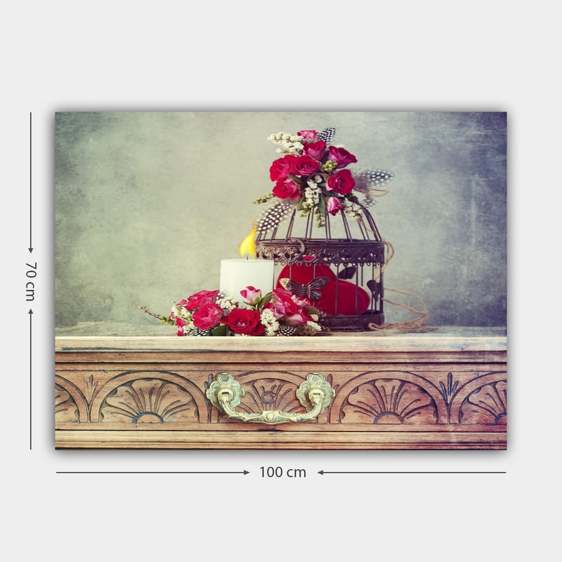 Canvastavla 70x100 cm - Romantisk komposition med blommor, ett ljus och en fågelbur - Djupröd / Vit / Grön - Inredning - Tavlor & posters - Canvastavla