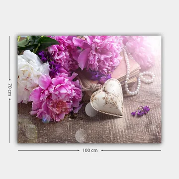 Canvastavla 70x100 cm - Romantisk komposition med rosa pioner och ett dekorativt hjärta i fokus - Rosa / Vit / Lila - Inredning - Tavlor & posters - Canvastavla