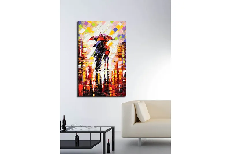 Canvastavla 70x100 cm - Romantisk scen med två personer som delar ett paraply i en regnig stadsmiljö - Röd / Svart / Orange - Inredning - Tavlor & posters - Canvastavla
