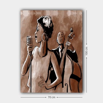 Canvastavla 70x100 cm - Sångerska framför en mikrofon med en basist i bakgrunden - Mörkbrun / Beige / Svart - Inredning - Tavlor & posters - Canvastavla