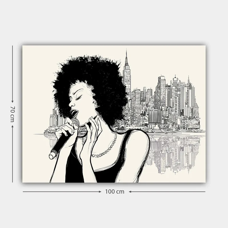 Canvastavla 70x100 cm - Sångerska med afrohår som framträder framför en stadssilhuett - Svart / Beige - Inredning - Tavlor & posters - Canvastavla