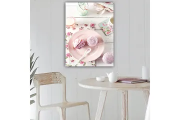 Canvastavla 70x100 cm - Söt dukning med cupcakes på en rosa tallrik - Rosa / Vit / Ljusgrön - Inredning - Tavlor & posters - Canvastavla