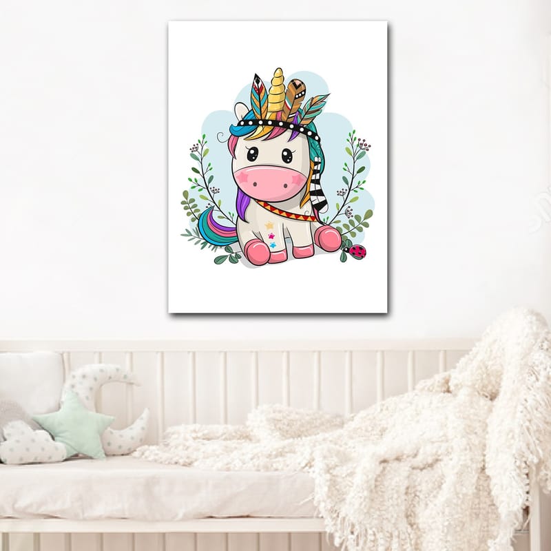 Canvastavla 70x100 cm - Söt enhörning med färgglad man och fjädrar som prydnad, Rosa / Lila / Grön