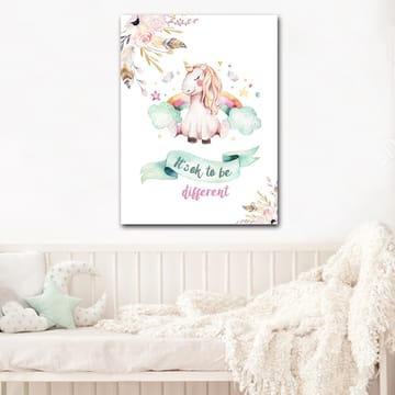 Canvastavla 70x100 cm - Söt enhörning som sitter på moln med en regnbåge i bakgrunden - Rosa / Mintgrön / Ljusgul - Inredning - Tavlor & posters - Canvastavla