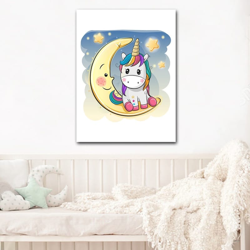 Canvastavla 70x100 cm - Söt enhörning som sitter på en måne med stjärnor i bakgrunden - Gul / Rosa / Blå - Inredning - Tavlor & posters - Canvastavla