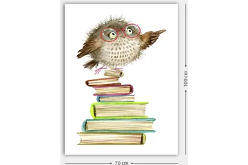 Canvastavla 70x100 cm - Söt uggla med glasögon som pekar, sittande på en hög av färgglada böcker - Brun / Grön / Blå - Inredning - Tavlor & posters - Canvastavla