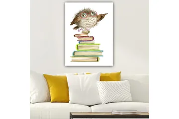 Canvastavla 70x100 cm - Söt uggla med glasögon som pekar, sittande på en hög av färgglada böcker - Brun / Grön / Blå - Inredning - Tavlor & posters - Canvastavla