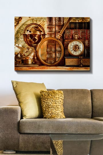 Canvastavla 70x100 cm - Samling av antika navigationsverktyg och böcker som förmedlar en känsla av historia och upptäcktsresande - Guld / Brunt / Mörkröd - Inredning - Tavlor & posters - Canvastavla