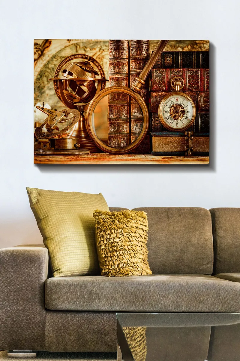 Canvastavla 70x100 cm - Samling av antika navigationsverktyg och böcker som förmedlar en känsla av historia och upptäcktsresande - Guld / Brunt / Mörkröd - Inredning - Tavlor & posters - Canvastavla