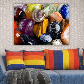 Canvastavla 70x100 cm - Samling av färgglada ädelstenar och mineraler i olika former och nyanser - Lila / Orange / Grön - Inredning - Tavlor & posters - Canvastavla