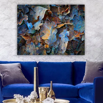 Canvastavla 70x100 cm - Samling av färgglada ekblad i olika nyanser som skapar en harmonisk och naturlig komposition - Blå / Orange / Brun - Inredning - Tavlor & posters - Canvastavla