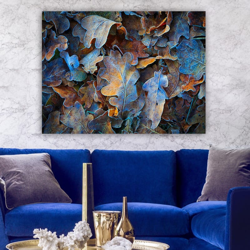 Canvastavla 70x100 cm - Samling av färgglada ekblad i olika nyanser som skapar en harmonisk och naturlig komposition - Blå / Orange / Brun - Inredning - Tavlor & posters - Canvastavla