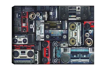 Canvastavla 70x100 cm - Samling av retro ljudsystem och kassettspelare i olika storlekar och former - Röd / Svart / Grå - Inredning - Tavlor & posters - Canvastavla