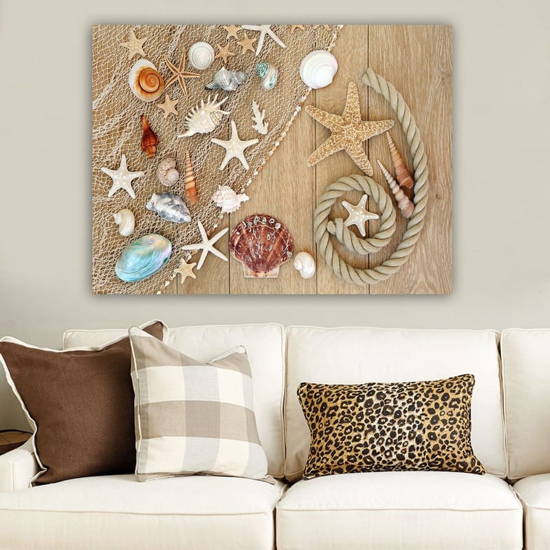 Canvastavla 70x100 cm - Samling av snäckor och sjöstjärnor på en träyta - Beige / Vit / Brun - Inredning - Tavlor & posters - Canvastavla