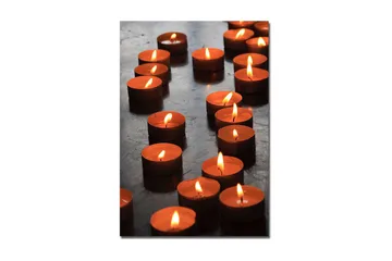 Canvastavla 70x100 cm - Samling av tända värmeljus som skapar en varm och inbjudande atmosfär - Orange / Svart - Inredning - Tavlor & posters - Canvastavla