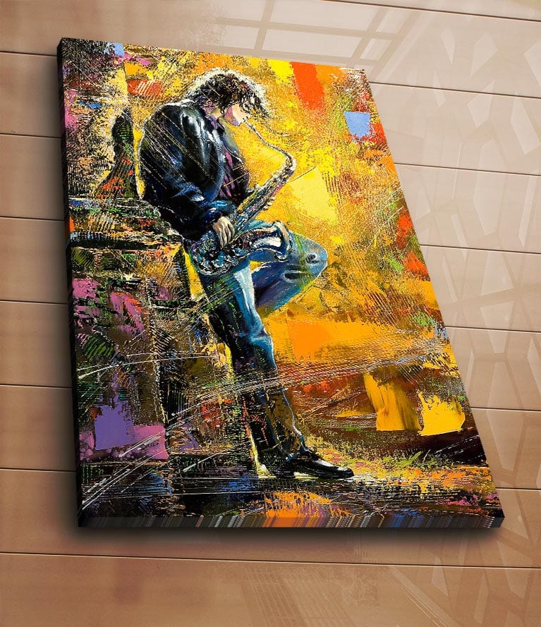 Canvastavla 70x100 cm - Saxofonist som spelar med passion i en färgsprakande miljö - Gult / Blått / Svart - Inredning - Tavlor & posters - Canvastavla