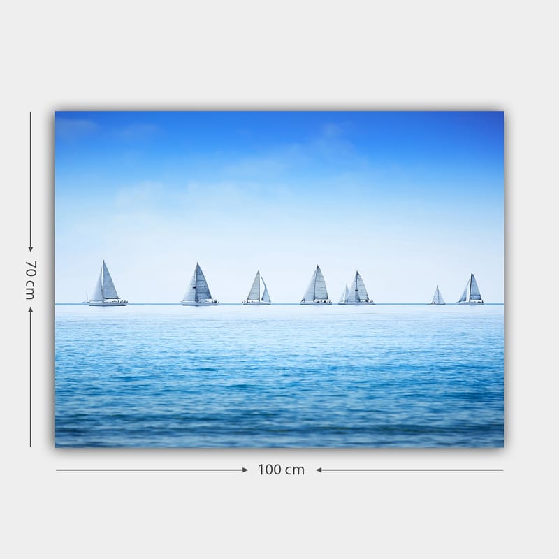 Canvastavla 70x100 cm - Segelbåtar som glider fram över en lugn sjö under en klar blå himmel - Blå / Vit - Inredning - Tavlor & posters - Canvastavla