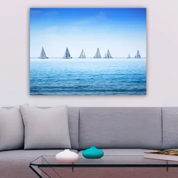 Canvastavla 70x100 cm - Segelbåtar som glider fram över en lugn sjö under en klar blå himmel - Blå / Vit - Inredning - Tavlor & posters - Canvastavla