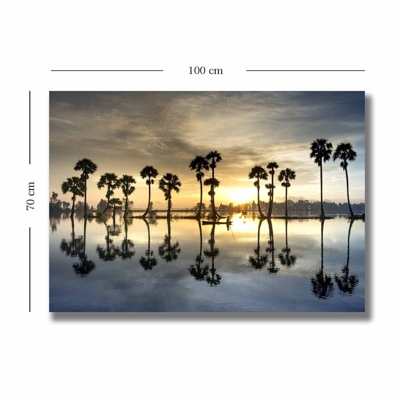 Canvastavla 70x100 cm - Silhuetter av palmer vid en spegelblanka sjö vid solnedgång - Guld / Blå / Svart - Inredning - Tavlor & posters - Canvastavla