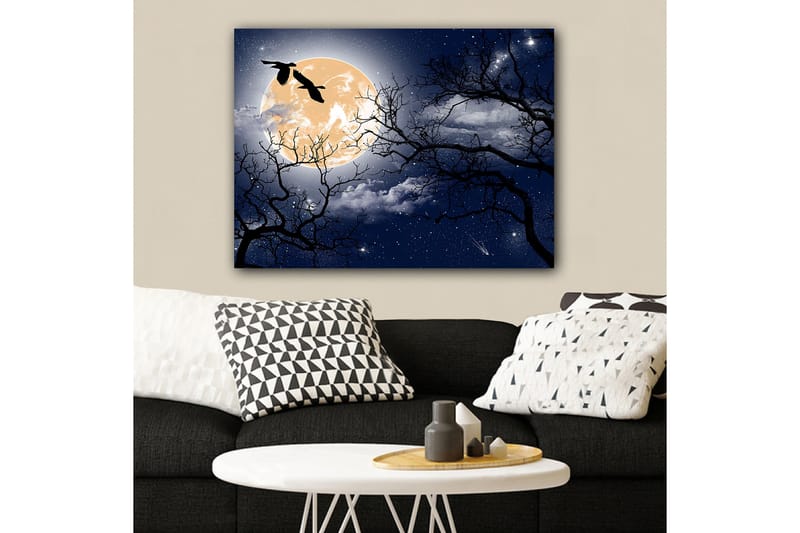 Canvastavla 70x100 cm - Stämningsfull nattlandskap med en stor måne och silhuetter av träd samt fåglar som flyger över himlen, Mörkblå / Svart / Ljusgul