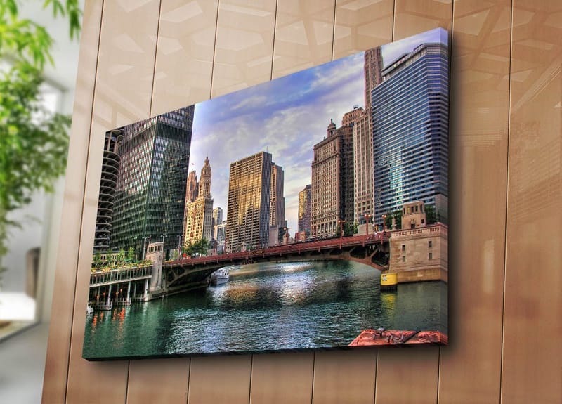 Canvastavla 70x100 cm - Stadssilhuett med moderna skyskrapor och en bro över en vattenväg - Blå / Grön / Beige - Inredning - Tavlor & posters - Canvastavla