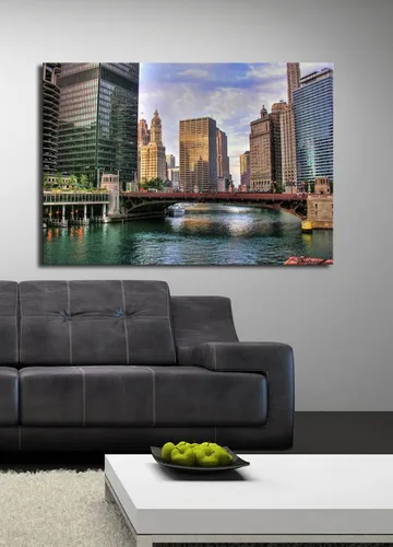 Canvastavla 70x100 cm - Stadssilhuett med moderna skyskrapor och en bro över en vattenväg - Blå / Grön / Beige - Inredning - Tavlor & posters - Canvastavla