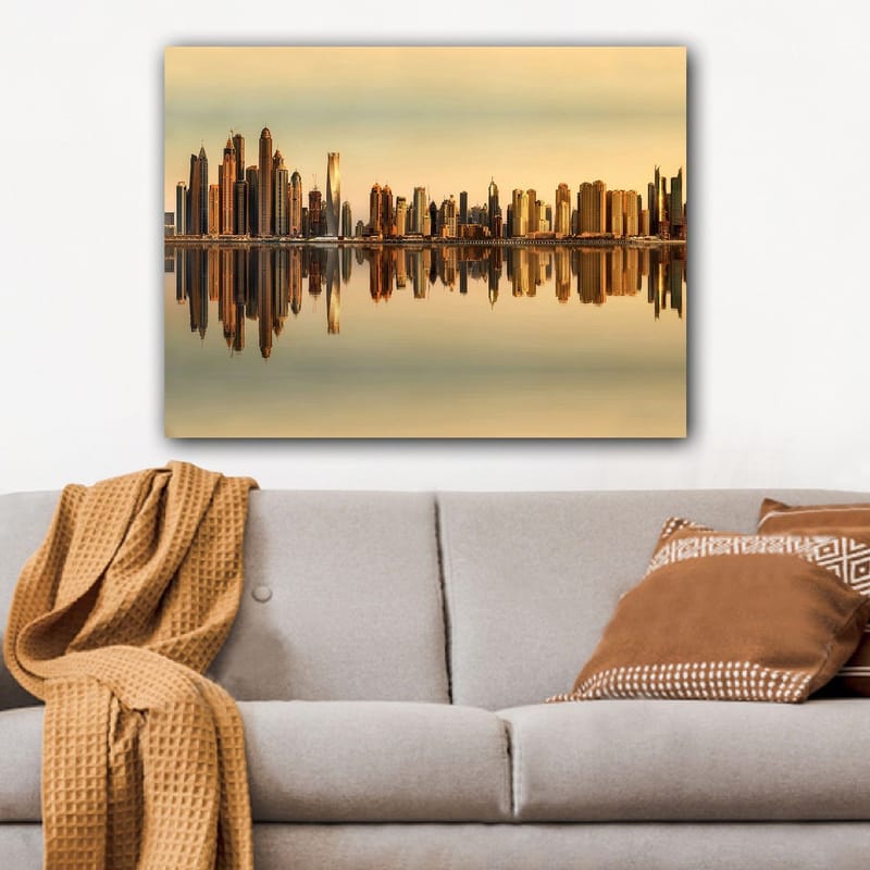 Canvastavla 70x100 cm - Stadssilhuett med moderna skyskrapor som speglas i vattnet vid solnedgången - Guld / Orange / Beige - Inredning - Tavlor & posters - Canvastavla