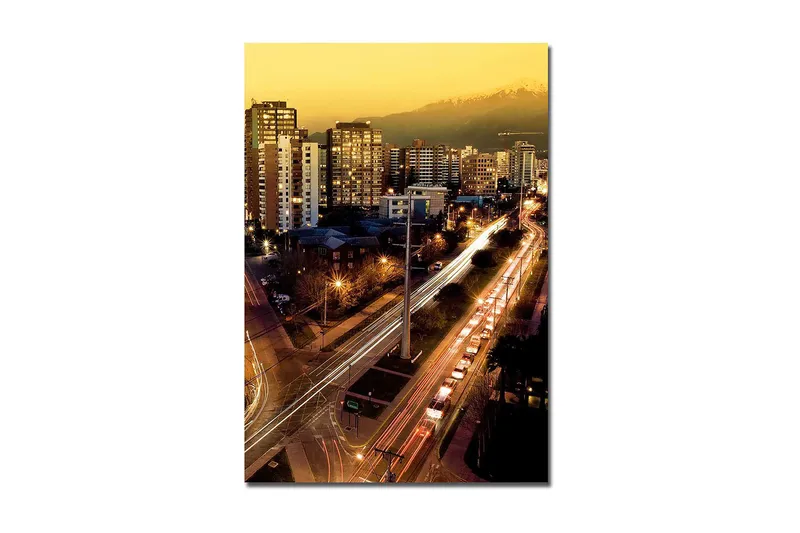 Canvastavla 70x100 cm - Stadssilhuett vid skymning med ljus från byggnader och trafik - Guld / Mörkblå / Vit - Inredning - Tavlor & posters - Canvastavla