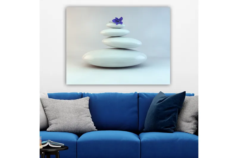 Canvastavla 70x100 cm - Stapel av vita stenar med en lila blomma på toppen - Vit / Lila - Inredning - Tavlor & posters - Canvastavla