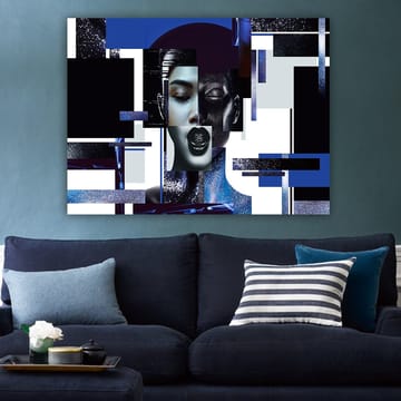 Canvastavla 70x100 cm - Stiliserad ansiktsbild med geometriska former och kontrasterande färger som skapar en modern och futuristisk känsla - Mörkblå / Svart / Vit - Inredning - Tavlor & posters - Canvastavla