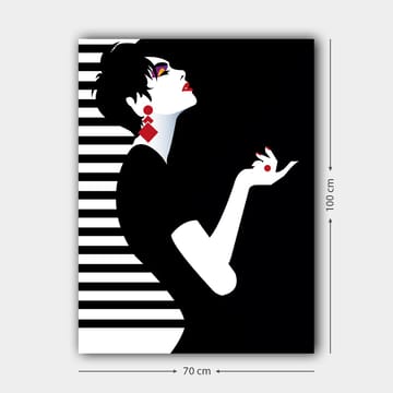 Canvastavla 70x100 cm - Stiliserad kvinna med en elegant hållning och dramatiska smycken - Svart / Vit / Röd - Inredning - Tavlor & posters - Canvastavla