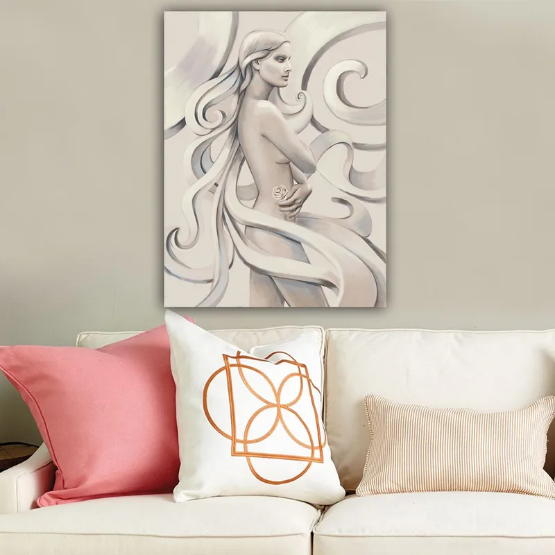 Canvastavla 70x100 cm - Stiliserad kvinna med långt hår som håller en ros, omgiven av svepande linjer - Vit / Ljusgrå / Mörkgrå - Inredning - Tavlor & posters - Canvastavla