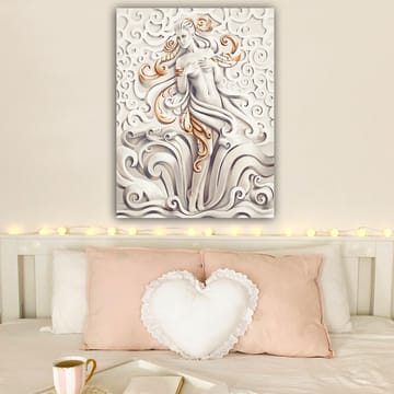 Canvastavla 70x100 cm - Stiliserad kvinna omgiven av svängande mönster och ornamentik - Vit / Beige / Guld - Inredning - Tavlor & posters - Canvastavla