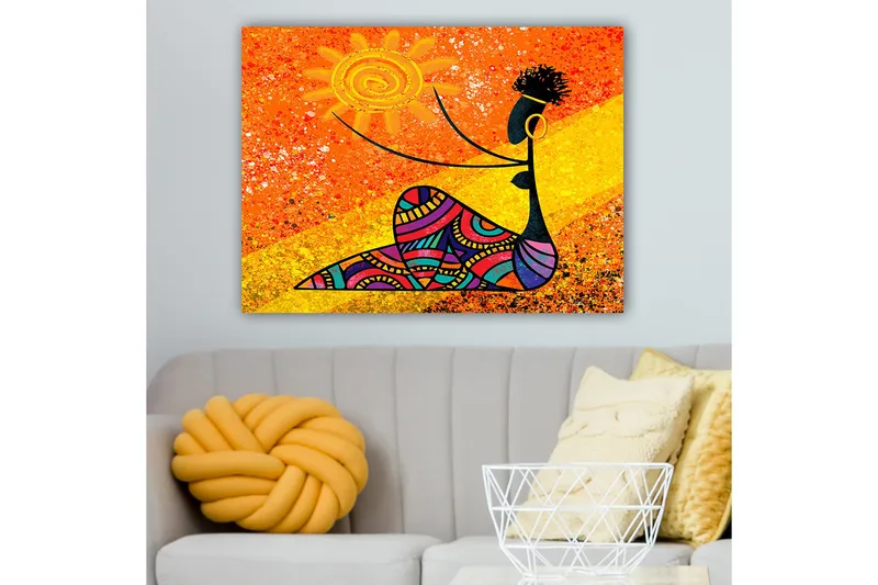 Canvastavla 70x100 cm - Stiliserad kvinna som håller en sol i handen, omgiven av färgglada mönster - Orange / Svart / Lila - Inredning - Tavlor & posters - Canvastavla