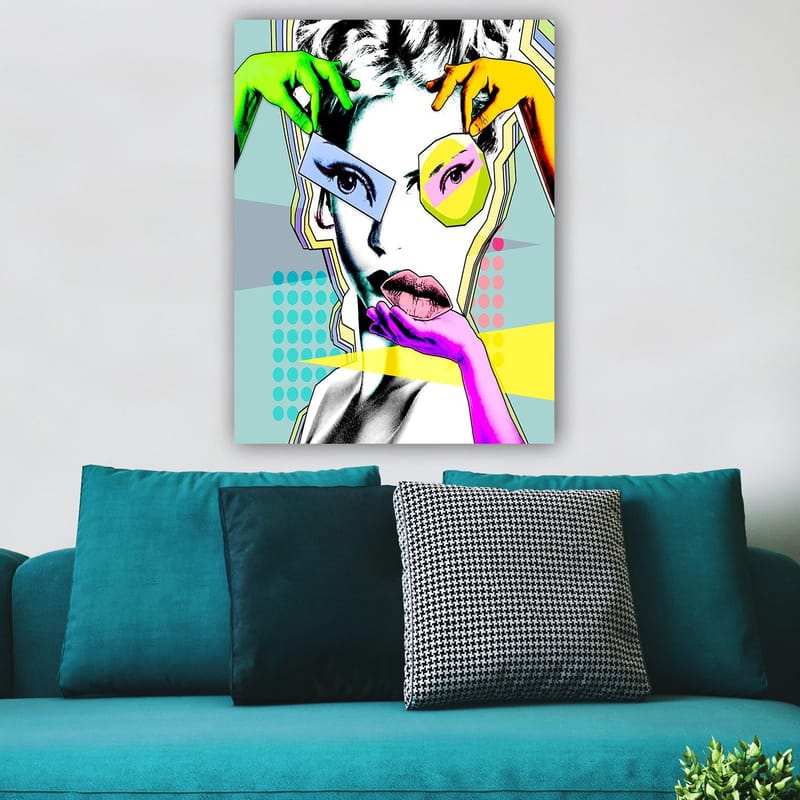 Canvastavla 70x100 cm - Stiliserad kvinnoansikte med färgglada händer som interagerar med ansiktet - Grön / Rosa / Gul - Inredning - Tavlor & posters - Canvastavla