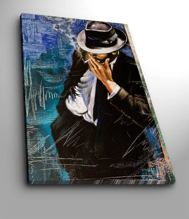 Canvastavla 70x100 cm - Stiliserad man i kostym som röker en cigarett, med en mystisk och nostalgisk atmosfär, Mörkblå / Svart / Vit