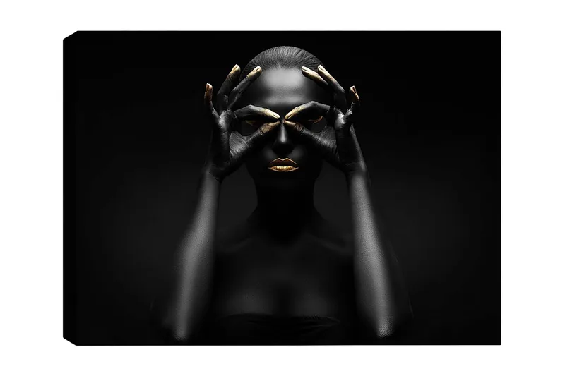 Canvastavla 70x100 cm - Stiliserad porträttbild av en kvinna med svarta händer som formar ett par ögon, med guldiga detaljer på läppar och fingertoppar - Svart / Guld - Inredning - Tavlor & posters - Canvastavla