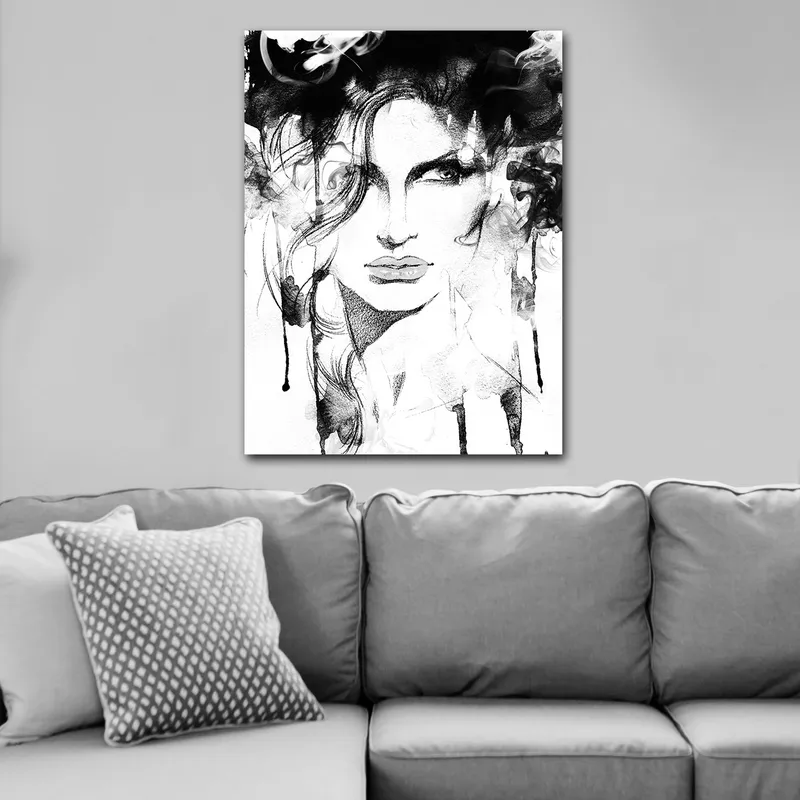 Canvastavla 70x100 cm - Stiliserad porträtt av en kvinna med dramatiska linjer och rökiga inslag - Svart / Vitt / Grått - Inredning - Tavlor & posters - Canvastavla
